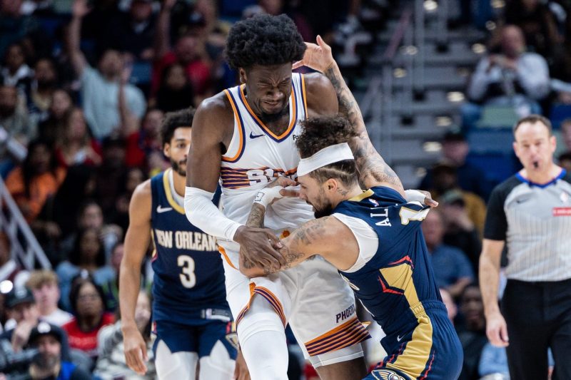 Two players ejected after Pelicans, Suns fight on court