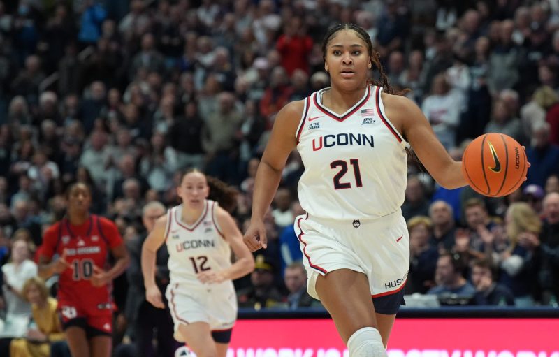 UConn women’s basketball starts fast, smokes St. John’s: Highlights